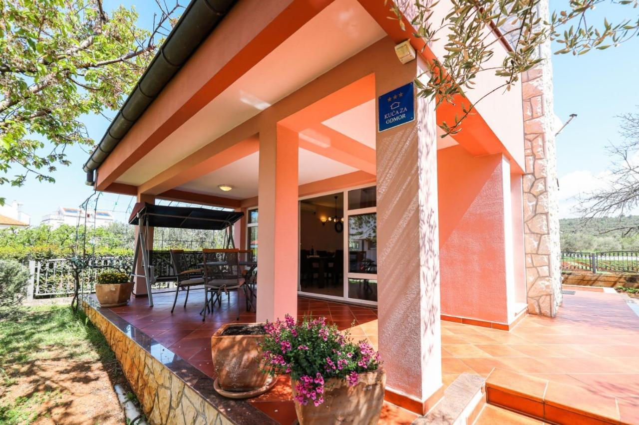 Holiday Home Cvita Sukošan エクステリア 写真